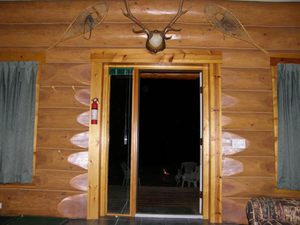 Yoho Chalets Villa Голдън Стая снимка