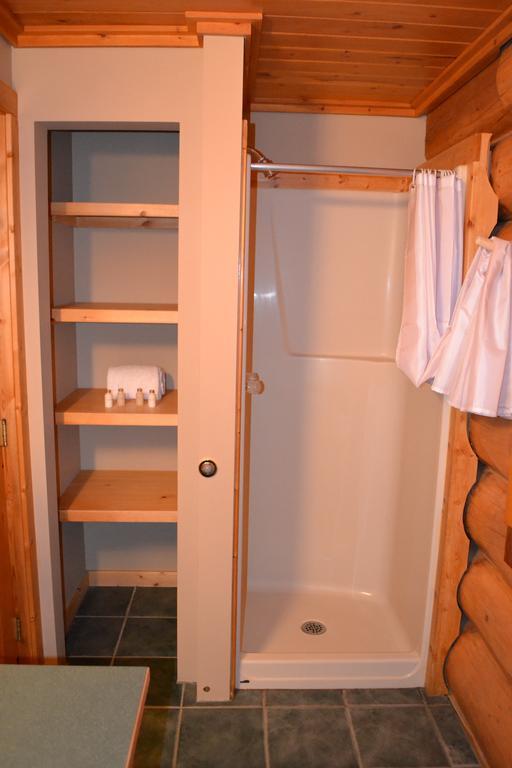 Yoho Chalets Villa Голдън Екстериор снимка