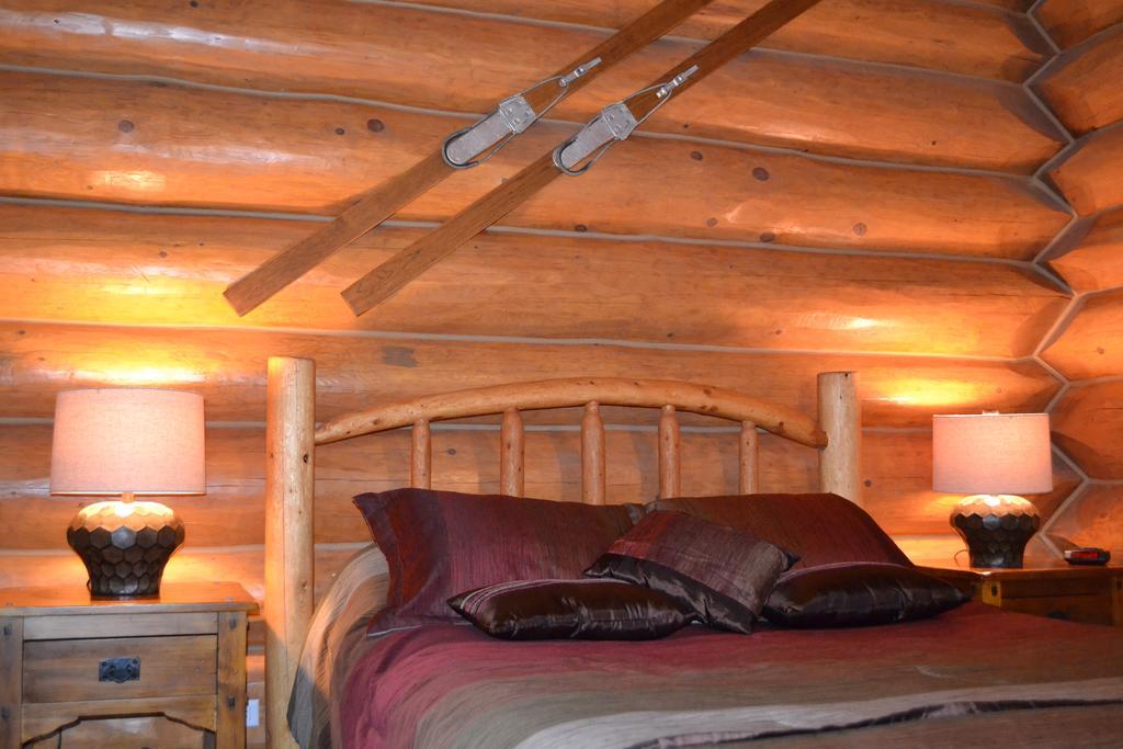 Yoho Chalets Villa Голдън Екстериор снимка