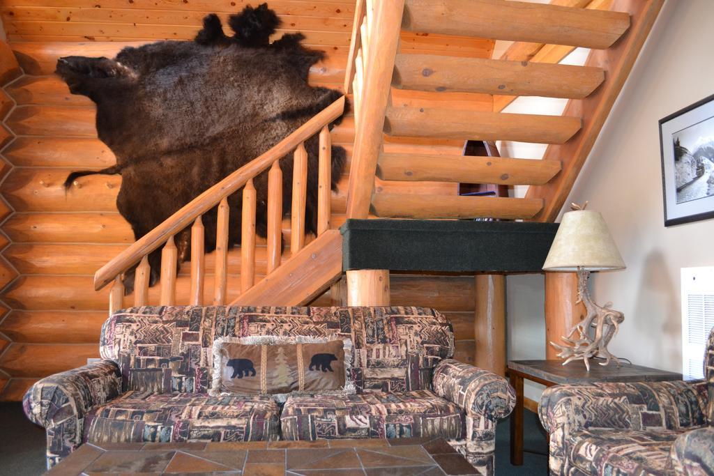 Yoho Chalets Villa Голдън Екстериор снимка